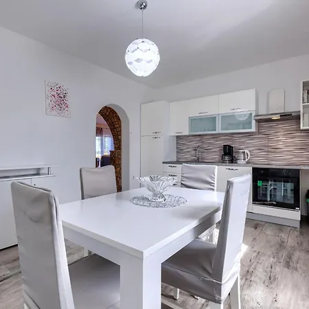Casa de Férias Maric By Interhome Labin (Istria)