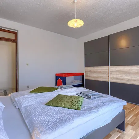 Maric By Interhome