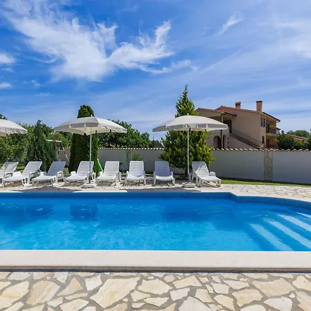 Сasa de vacaciones Maric By Interhome *