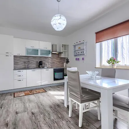 Дом отдыха Maric - Lbn432 By Interhome *